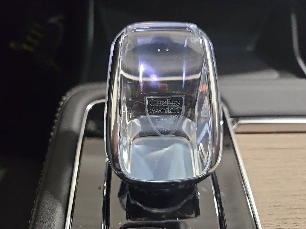 New 2026 Volvo XC90 B6 Plus w/ Protection Package Premier AWD/4WD image 16