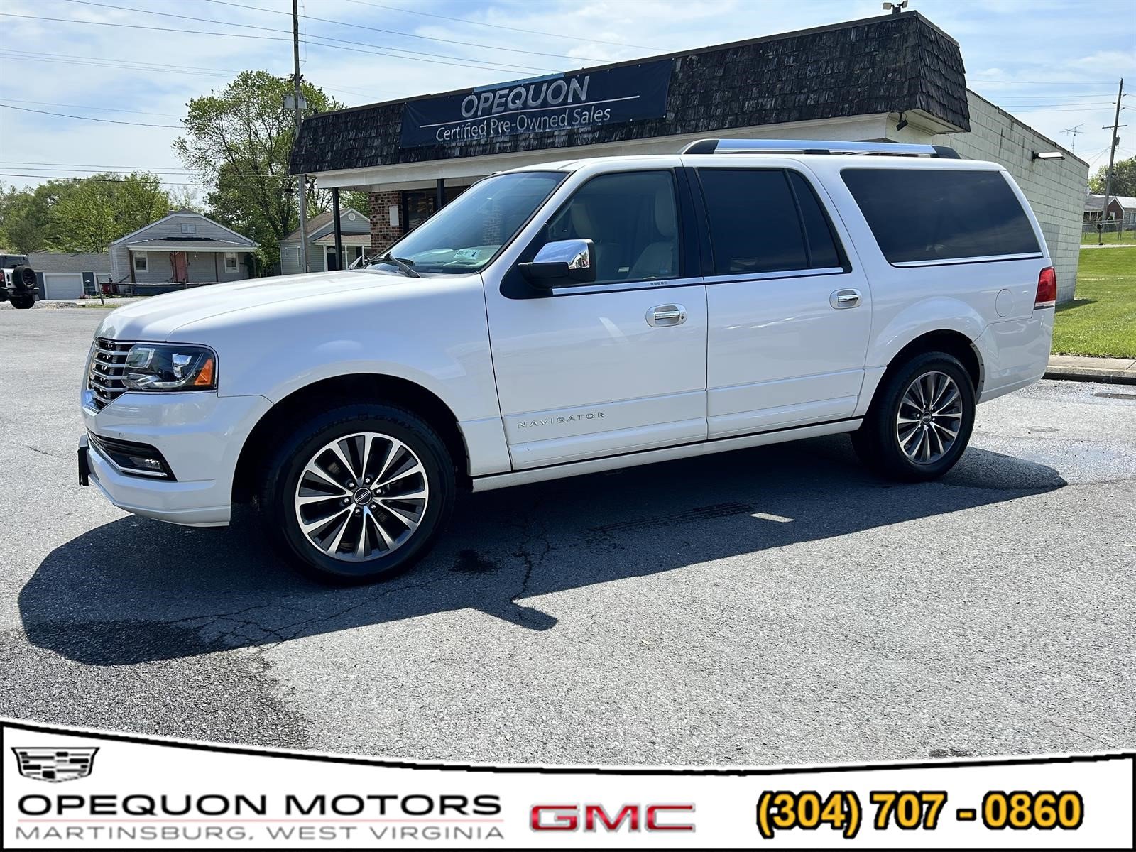 Used 2017 Lincoln Navigator L Select AWD/4WD image 1