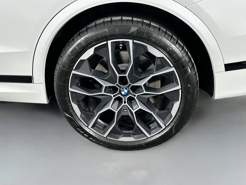 New 2026 BMW X7 M60i image 23
