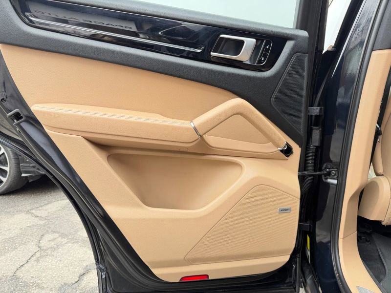 Used 2019 Porsche Cayenne AWD/4WD image 14