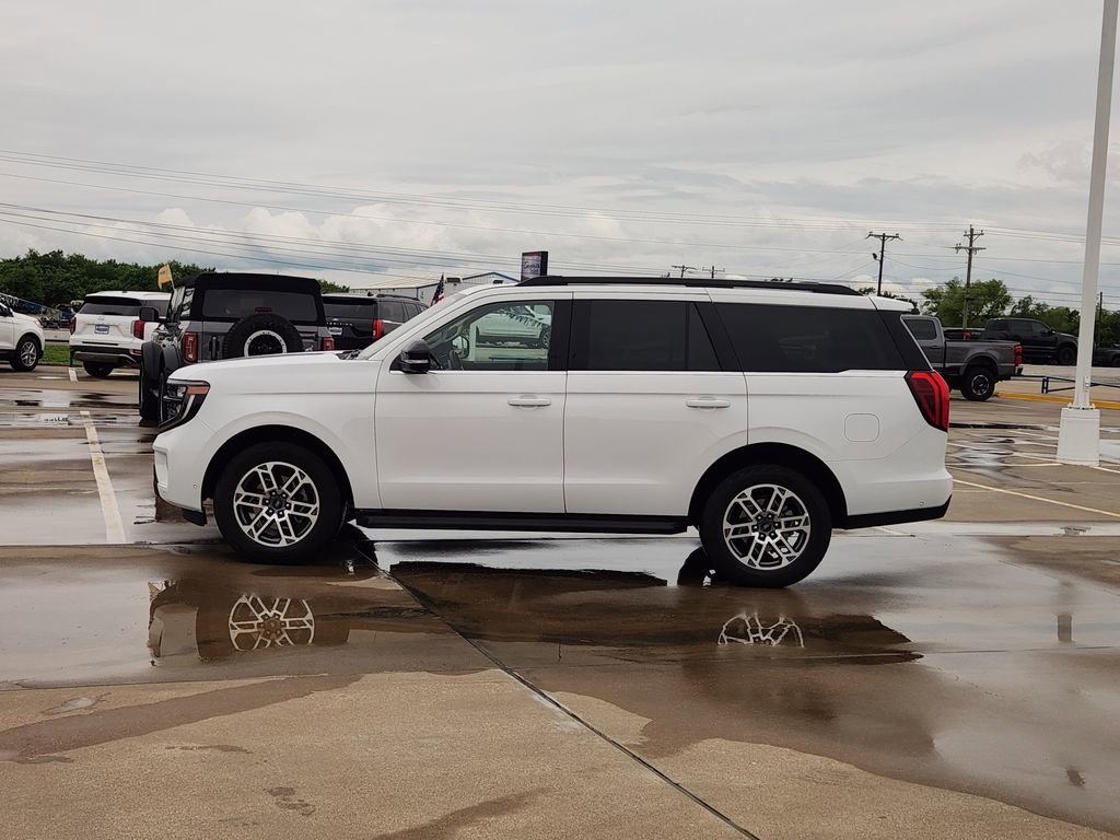 Used 2025 Ford Expedition Active AWD/4WD image 4