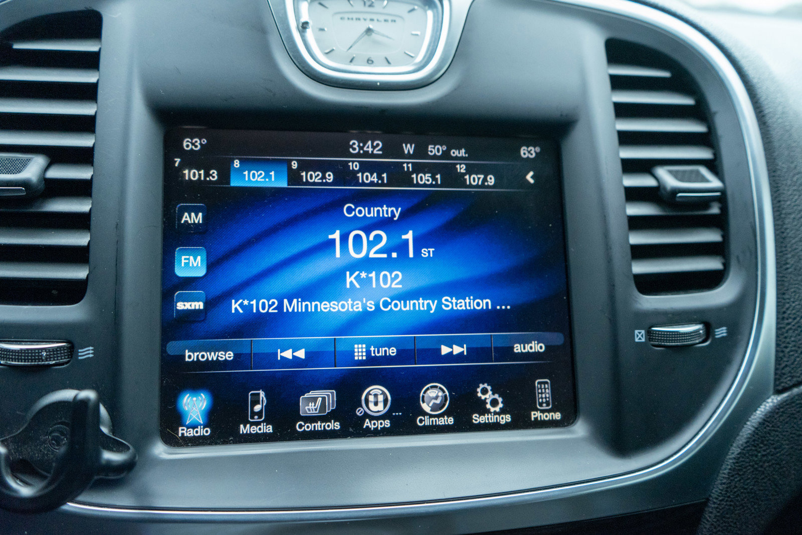 Used 2016 Chrysler 300 Limited image 16