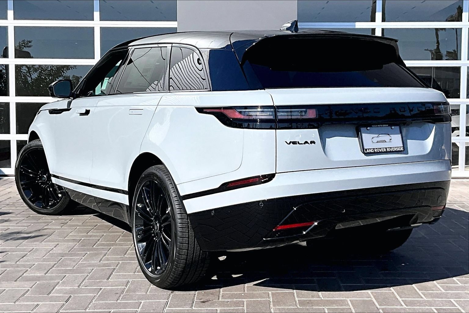 New 2026 Land Rover Range Rover Velar Dynamic SE AWD/4WD image 3