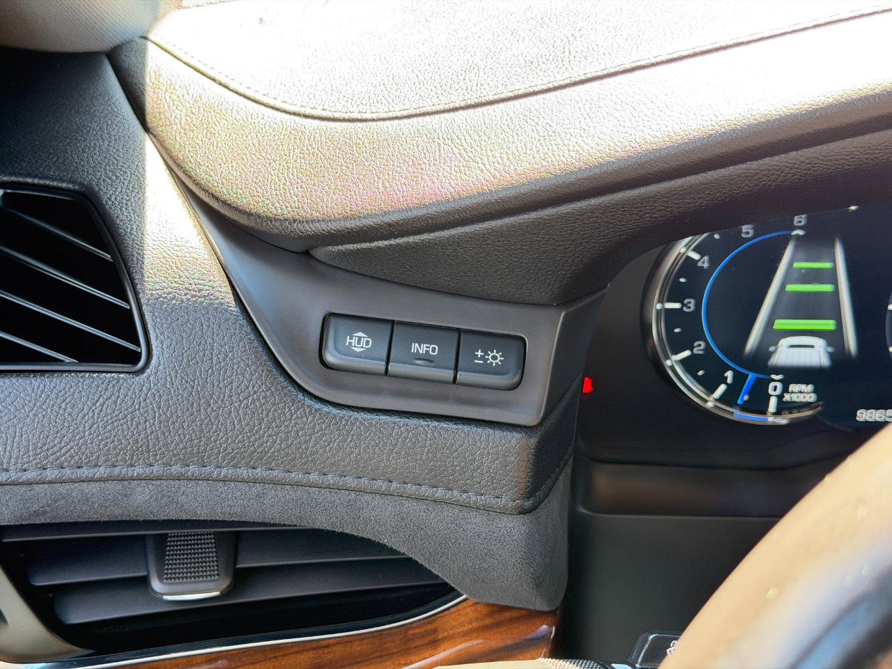 Used 2018 Cadillac Escalade Luxury AWD/4WD image 84