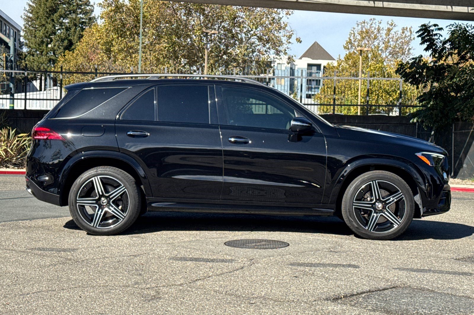 Used 2024 Mercedes-Benz GLE 450e 4MATIC image 6