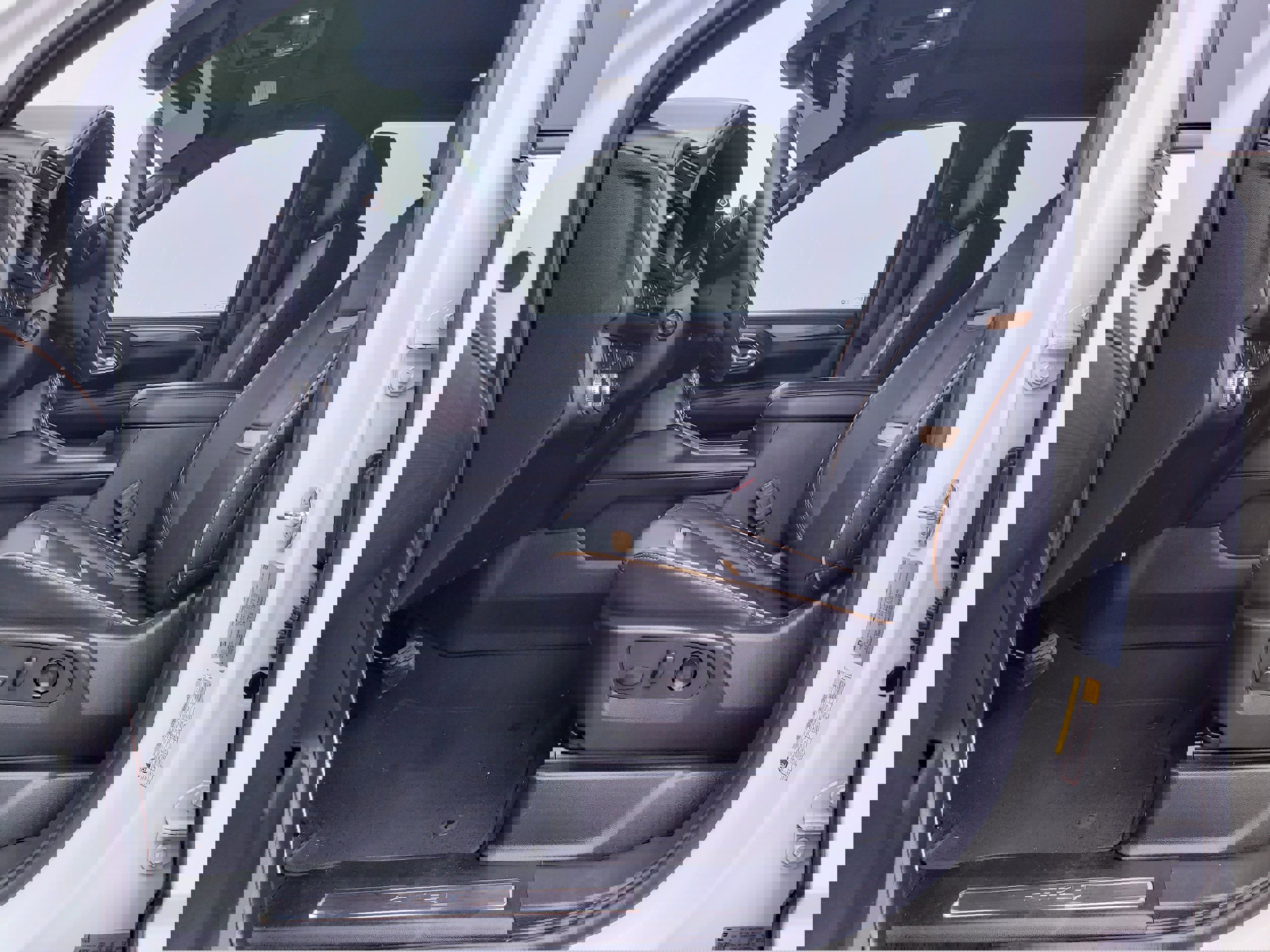 Used 2024 GMC Yukon AT4 w/ Technology Package image 12