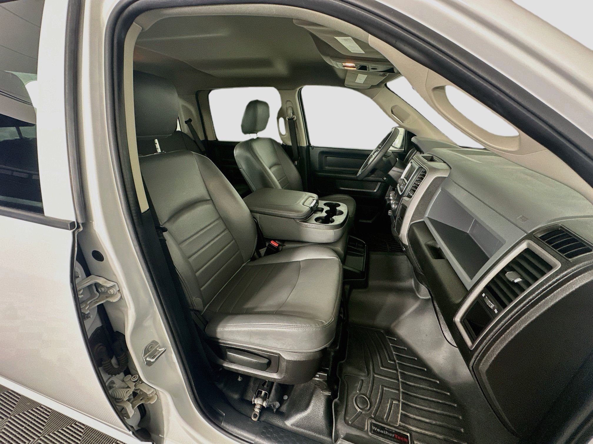 Used 2019 RAM 1500 Tradesman w/ Chrome Appearance Group RWD image 29