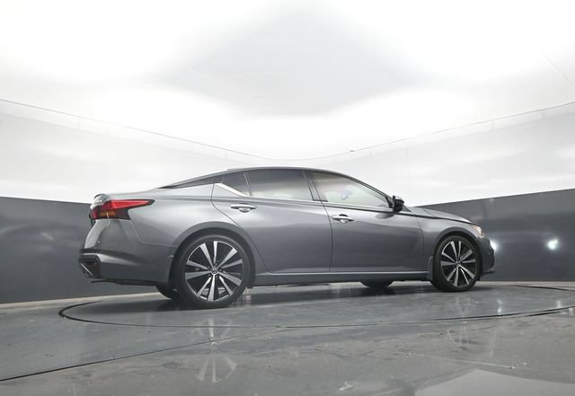 Used 2020 Nissan Altima 2.0 Platinum FWD image 29