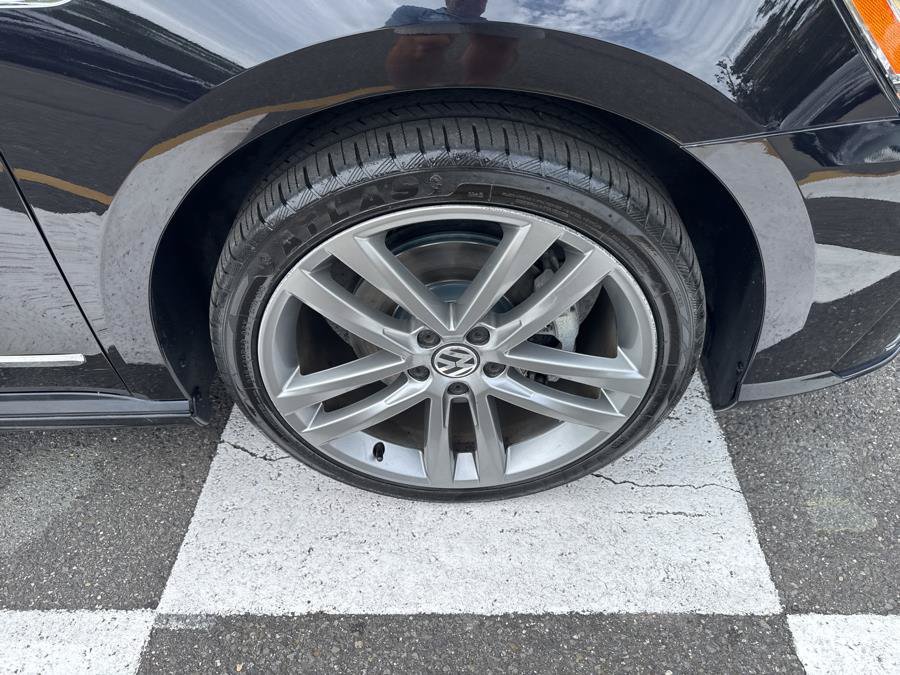 Used 2019 Volkswagen Passat 2.0T SE R-Line FWD image 12