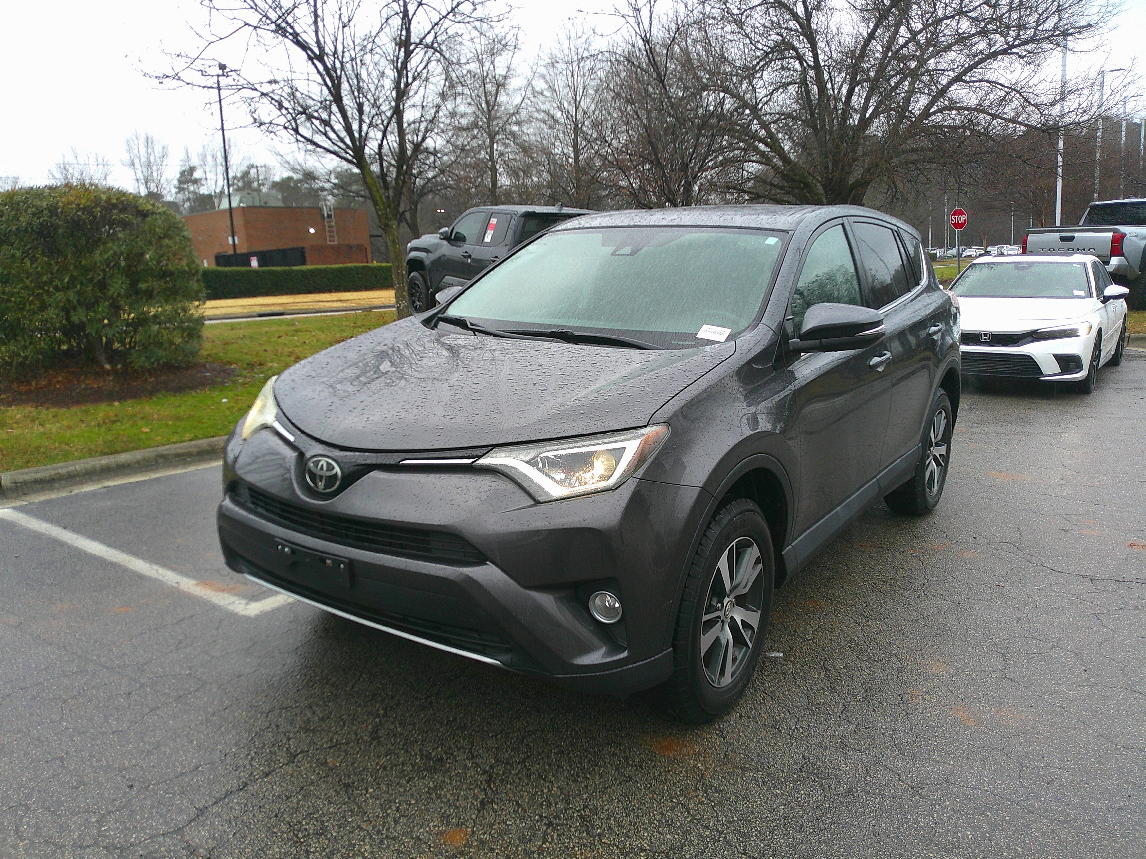 Used 2018 Toyota RAV4 XLE image 6
