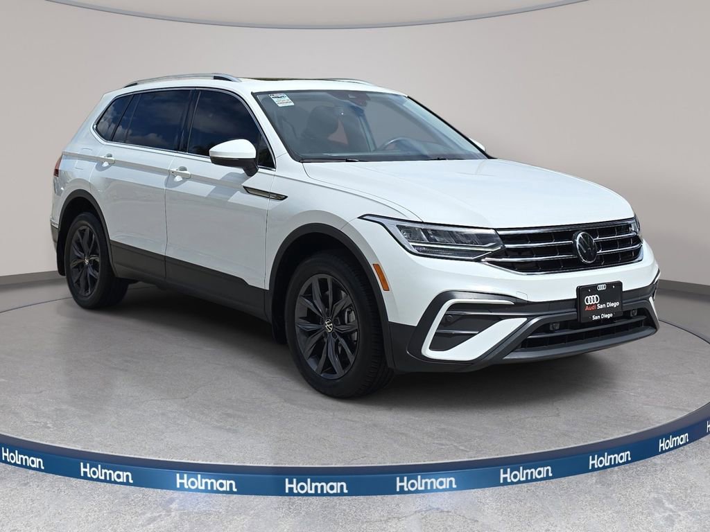 Used 2024 Volkswagen Tiguan SE w/ Panoramic Sunroof Package FWD image 4