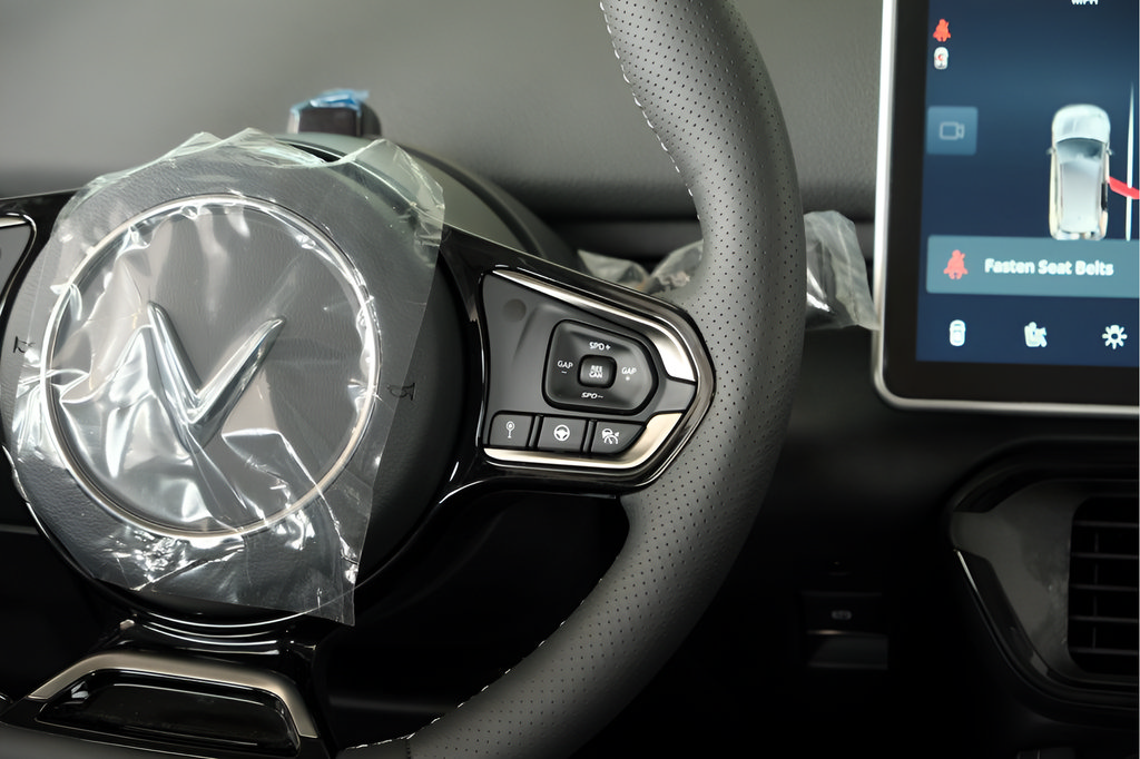 New 2025 VinFast VF 8 Eco AWD/4WD image 8