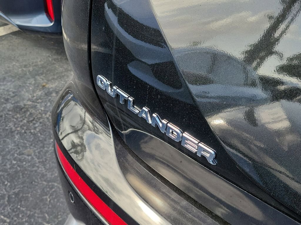 New 2026 Mitsubishi Outlander SE image 6