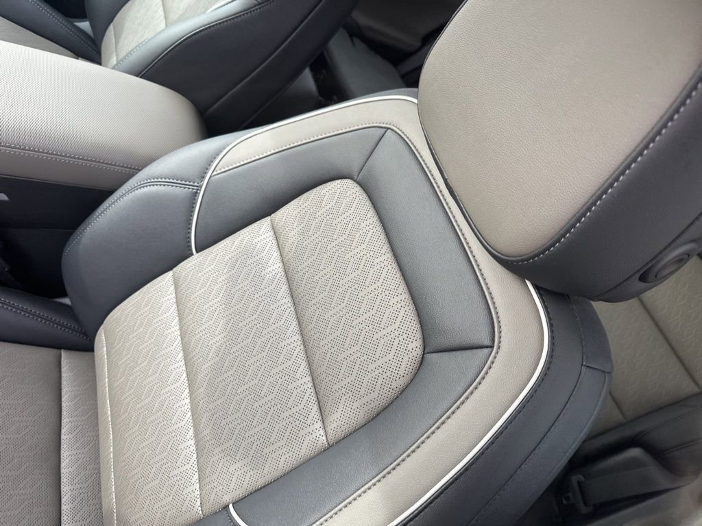 New 2026 Chevrolet Equinox LT w/ Convenience Package II image 3