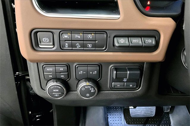 Used 2024 Chevrolet Tahoe High Country image 36