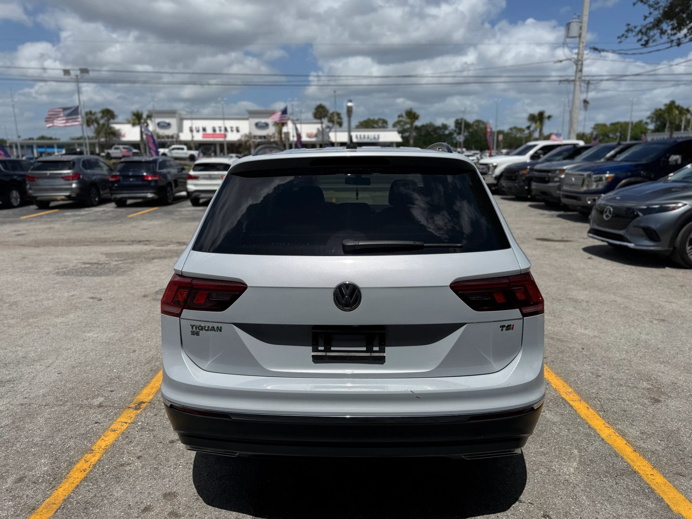 Used 2018 Volkswagen Tiguan SE w/ Panoramic Sunroof Package FWD image 5