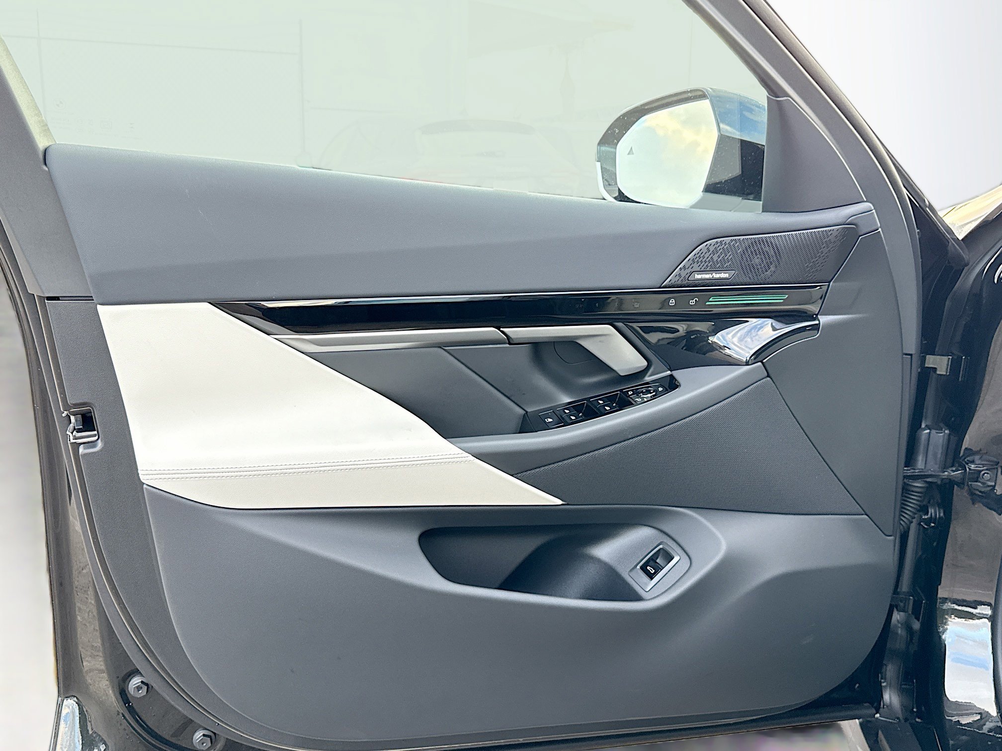 New 2026 BMW 530i w/ Convenience Package image 23