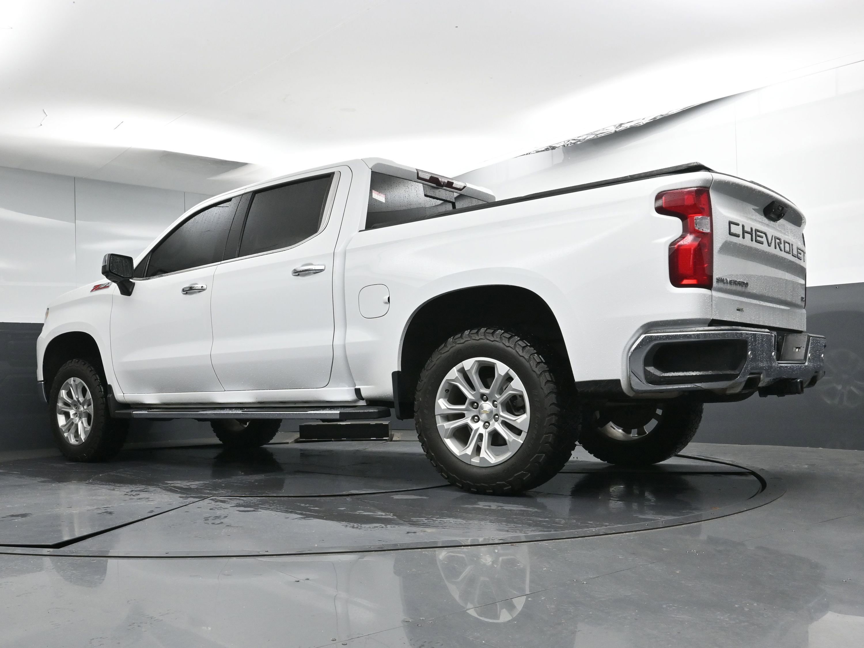 Used 2023 Chevrolet Silverado 1500 LTZ w/ LTZ Premium Package image 30