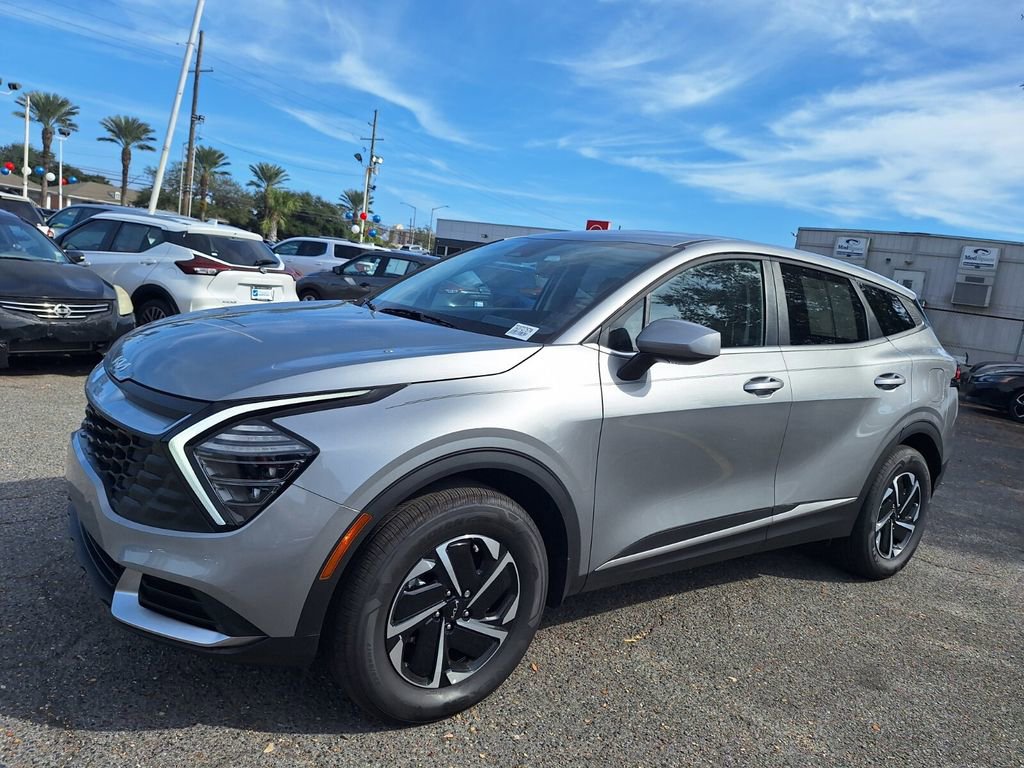 Used 2025 Kia Sportage LX image 9