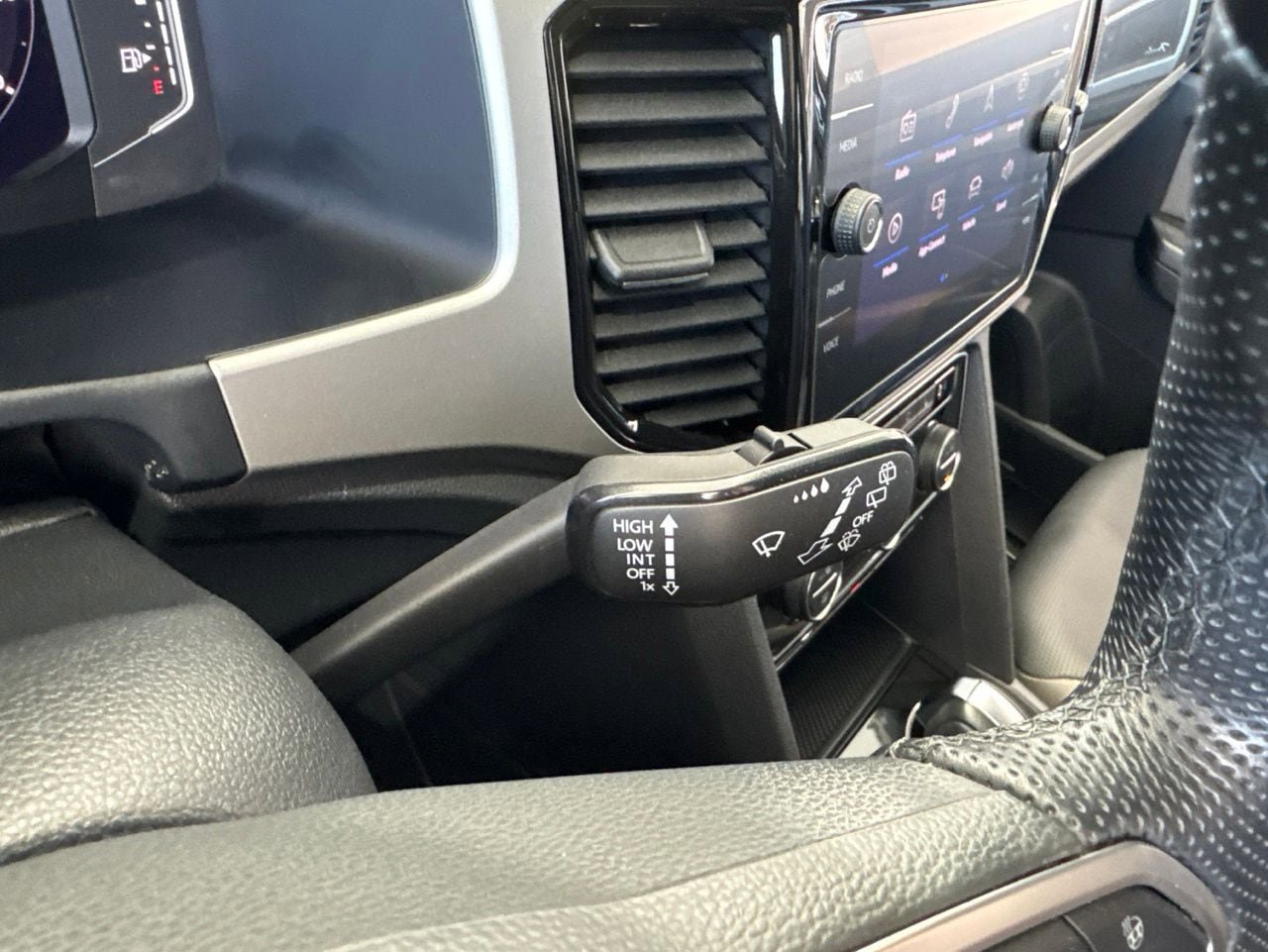 Used 2023 Volkswagen Atlas Cross Sport SEL Premium R-Line AWD/4WD image 24