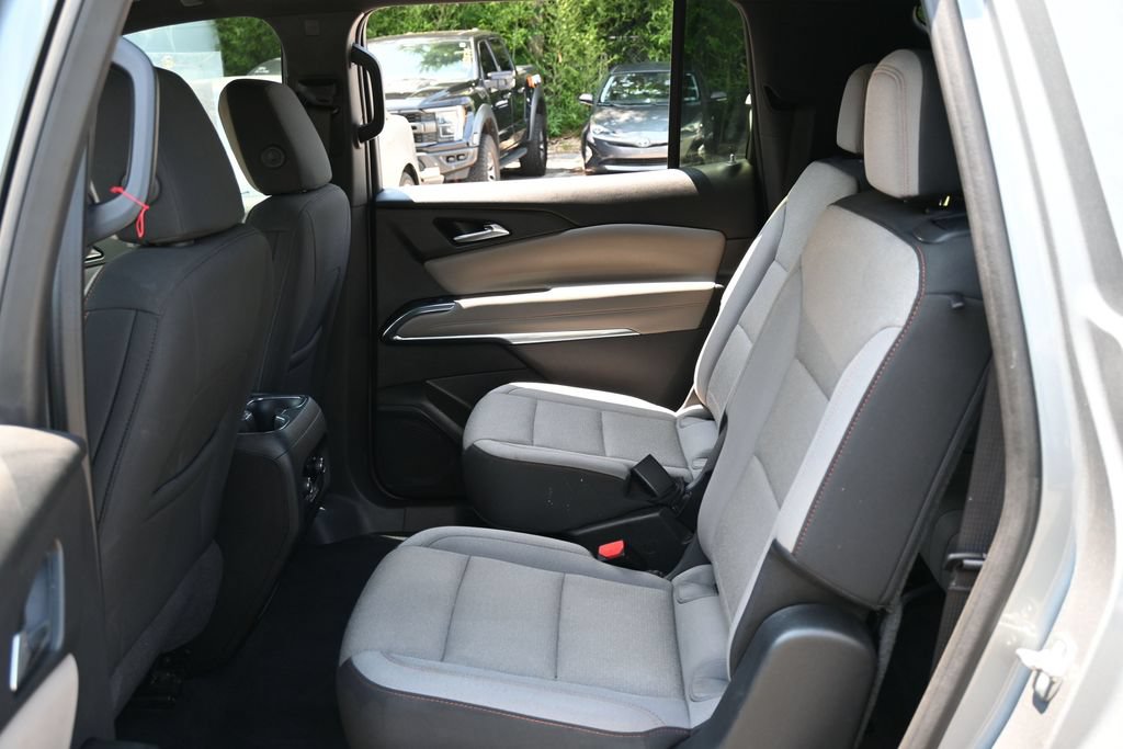 Used 2024 Chevrolet Traverse LT FWD image 31