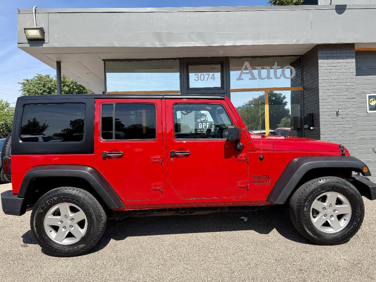 Used 2016 Jeep Wrangler Unlimited Sport w/ Quick Order Package 24S AWD/4WD image 2