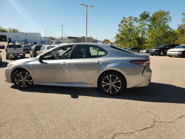 Used 2019 Toyota Camry SE FWD image 14
