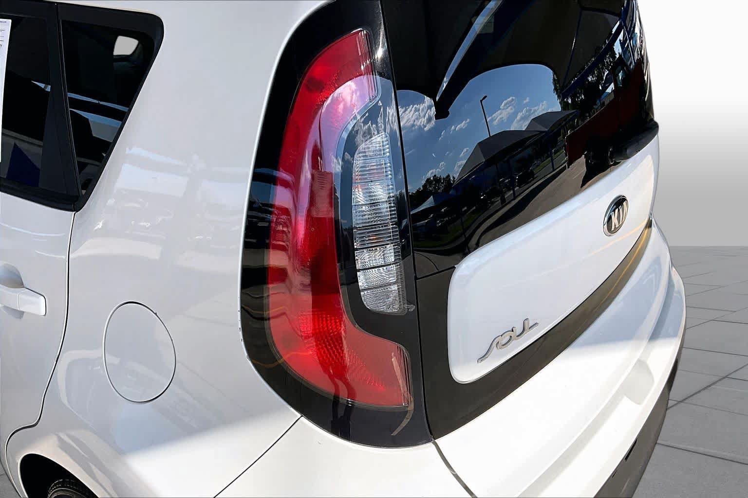 Used 2018 Kia Soul FWD image 28