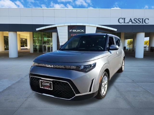 Used 2023 Kia Soul LX w/ LX Technology Package image 3