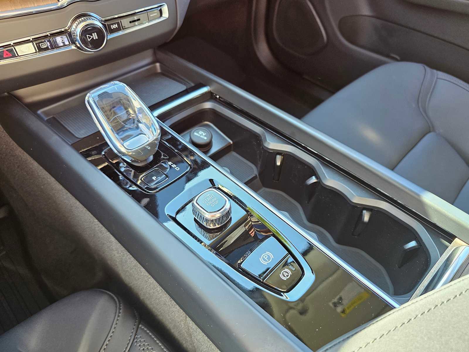 New 2026 Volvo XC60 B5 Plus w/ Protection Package Premier image 25