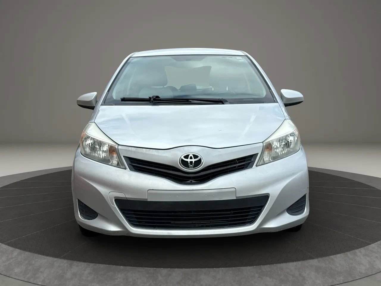 Used 2013 Toyota Yaris L image 2