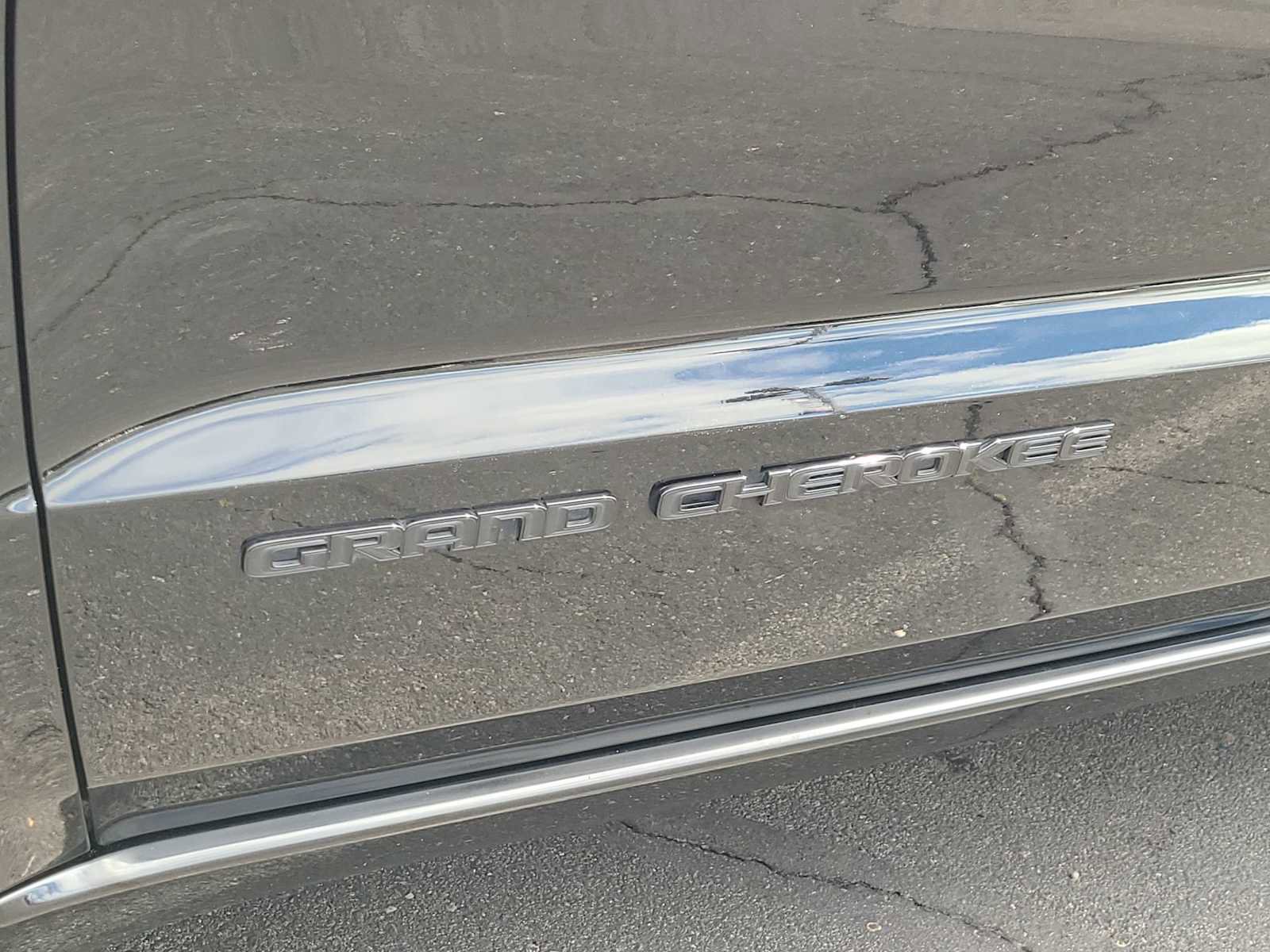 Used 2017 Jeep Grand Cherokee Altitude image 15