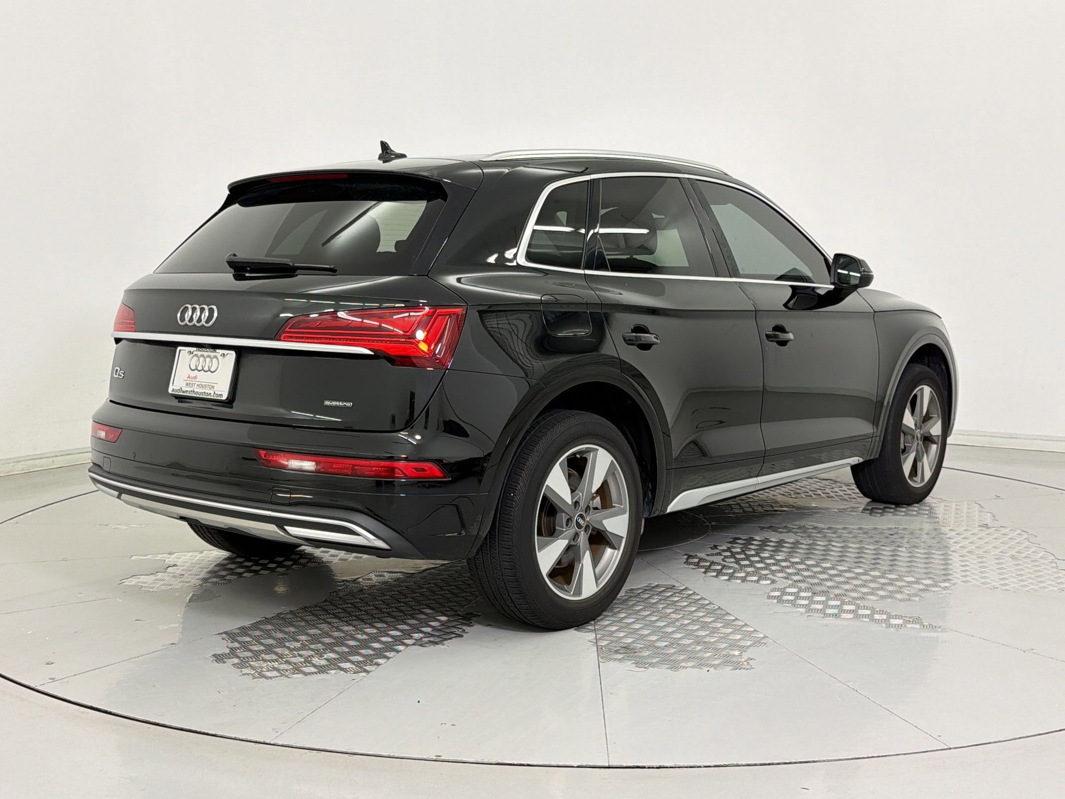 Certified 2023 Audi Q5 2.0T Premium w/ Convenience Package AWD/4WD image 9