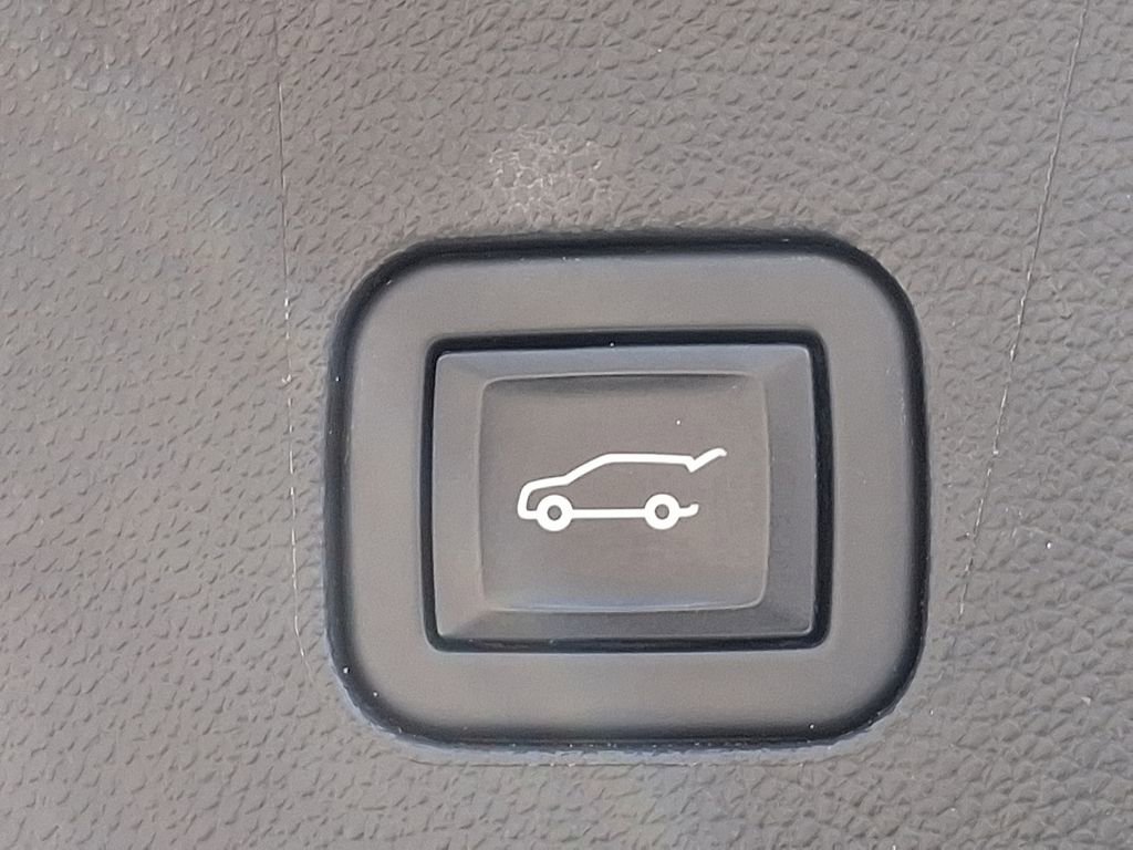 Used 2023 Buick Enclave Essence w/ Sport Touring Edition image 28