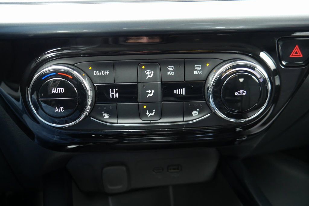 Used 2024 Chevrolet Trax LT w/ Driver Confidence Package image 17