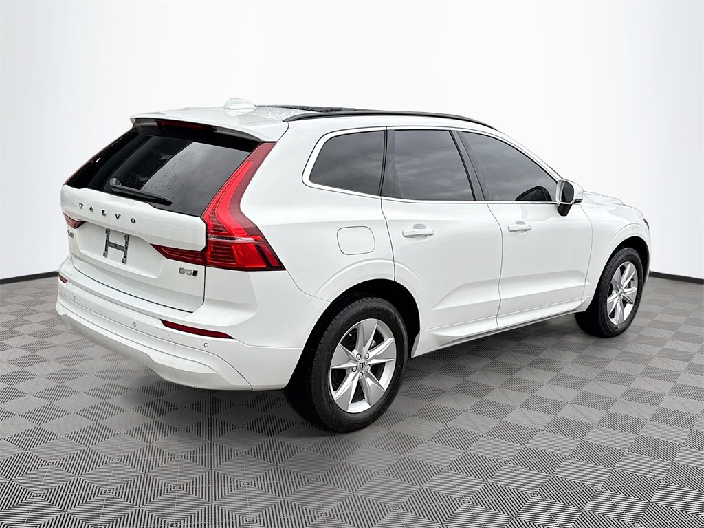 Used 2022 Volvo XC60 B5 Momentum image 6