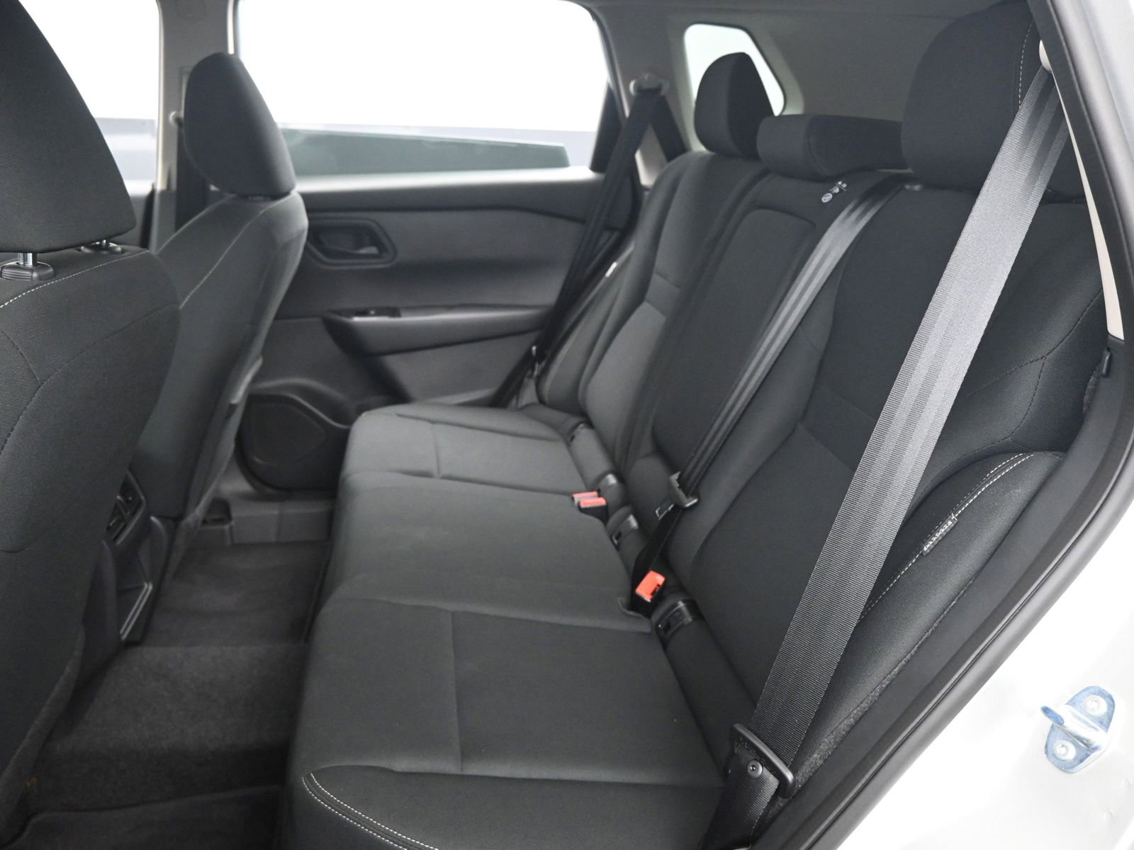 Used 2025 Nissan Rogue S image 11