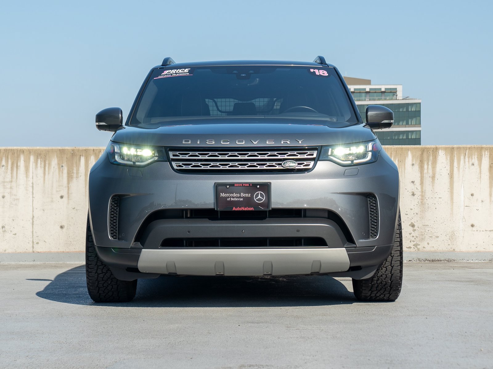 Used 2018 Land Rover Discovery HSE AWD/4WD image 2