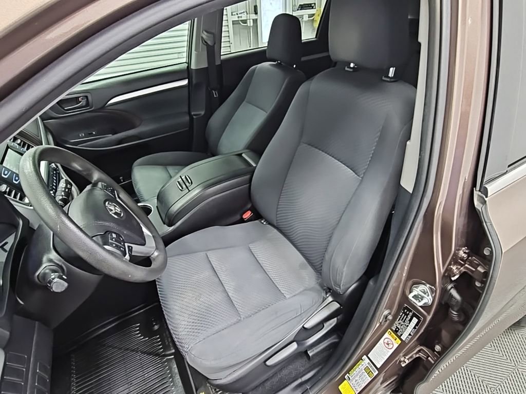 Used 2019 Toyota Highlander LE FWD image 26