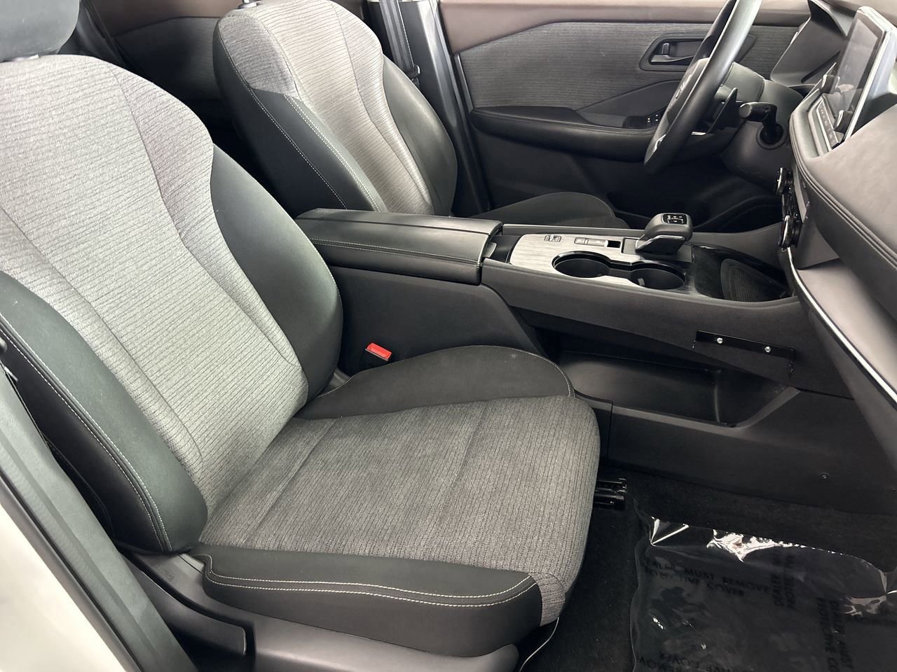 Used 2022 Nissan Rogue S FWD image 25