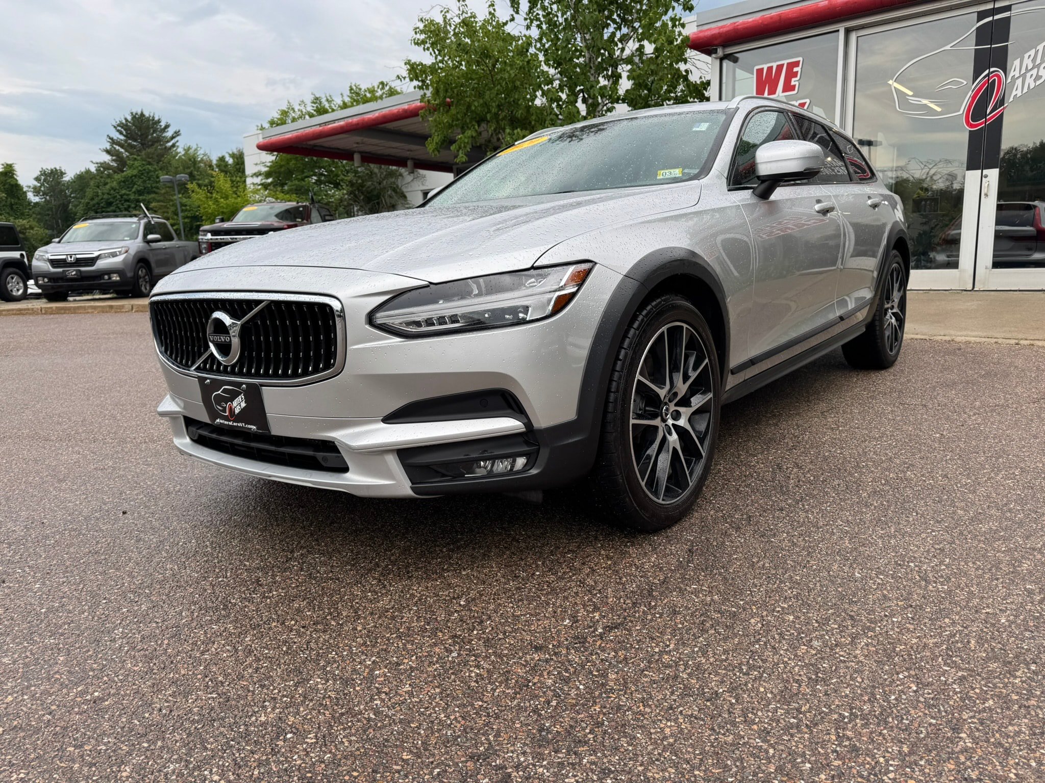 Used 2020 Volvo V90 T6 Cross Country AWD/4WD image 1