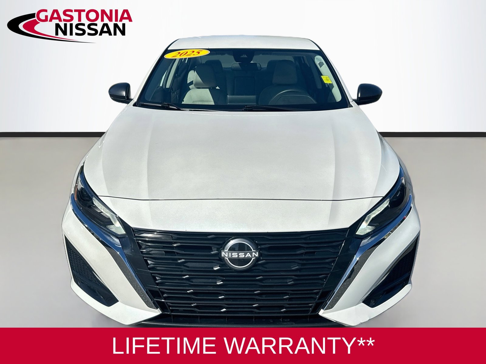 Used 2025 Nissan Altima 2.5 SV FWD image 2