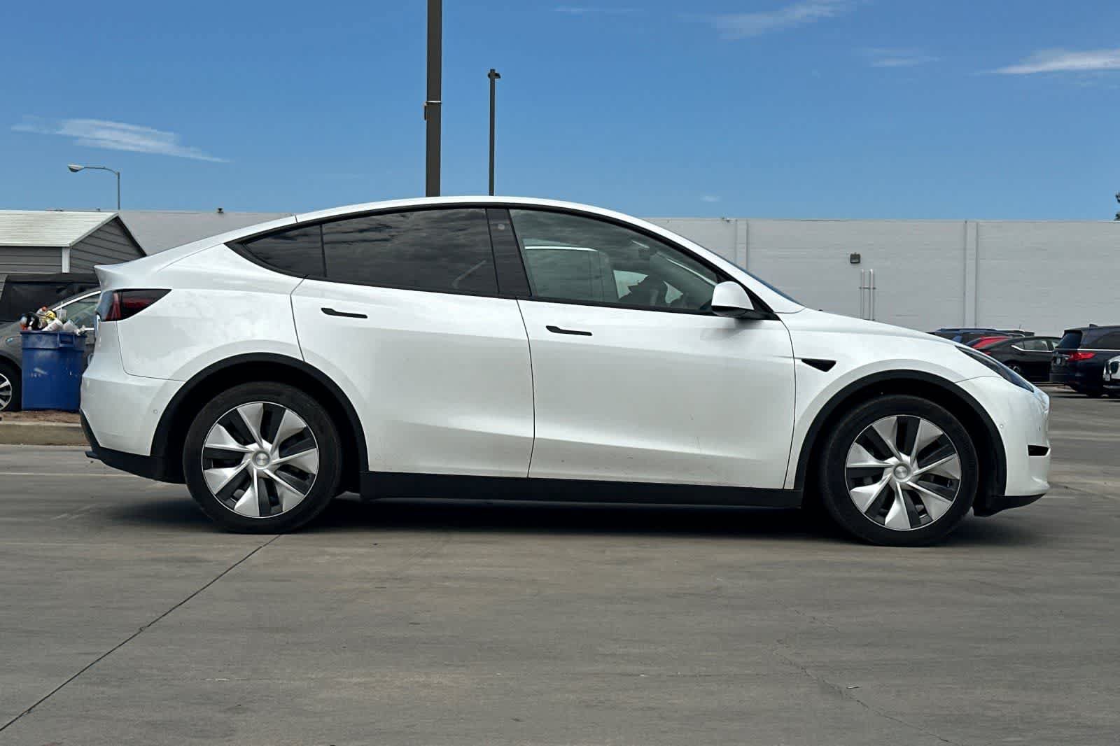 Used 2022 Tesla Model Y Long Range AWD/4WD image 9