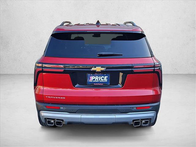 Used 2025 Chevrolet Traverse LT FWD image 7