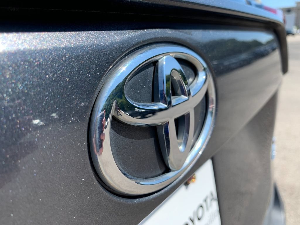 Used 2021 Toyota RAV4 XLE Premium AWD/4WD image 36
