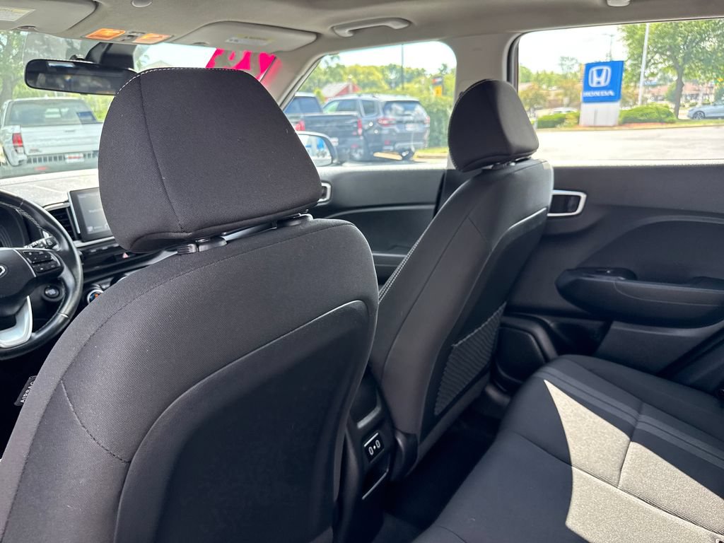 Used 2024 Hyundai Venue SEL FWD image 21