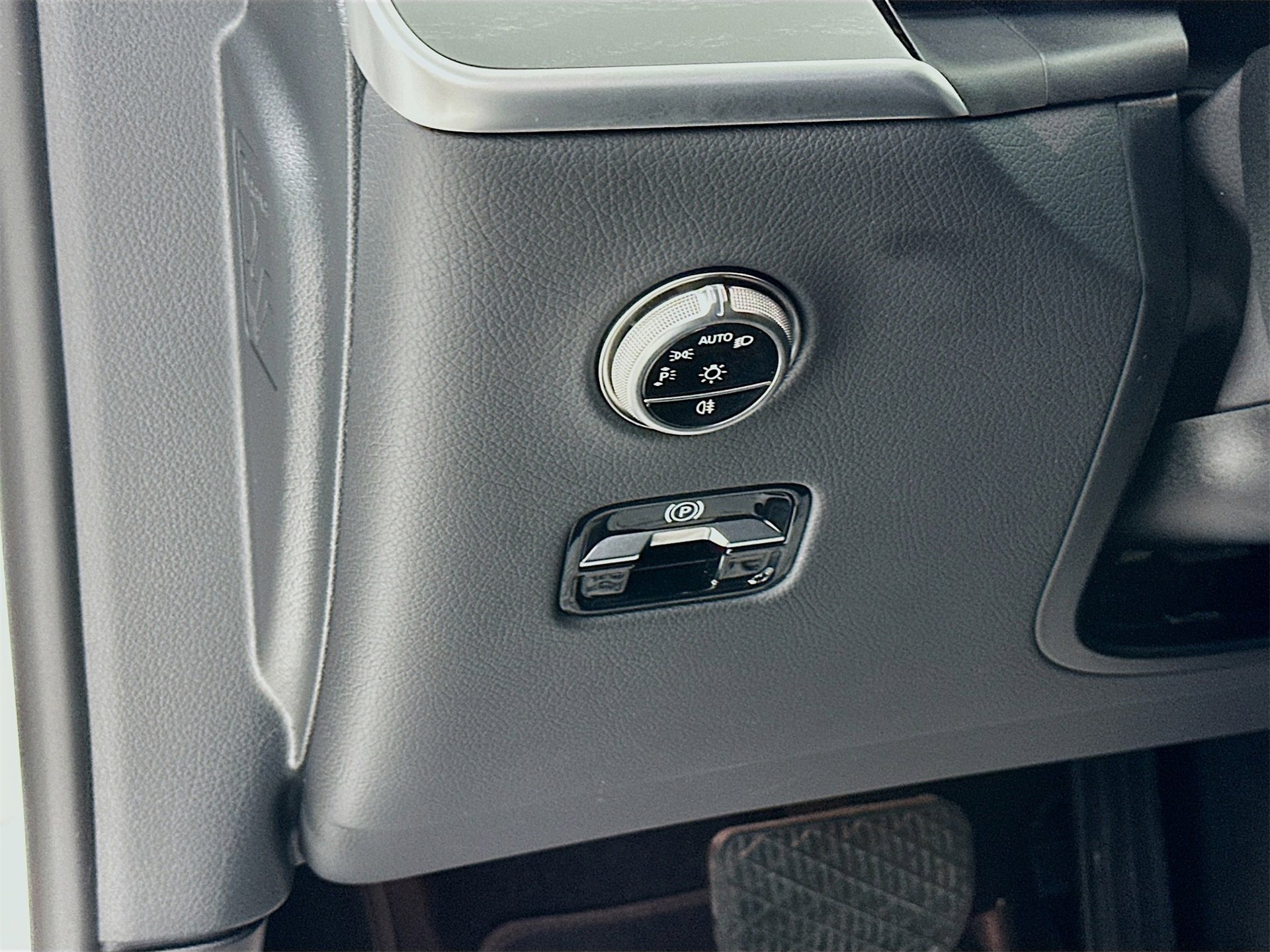 Certified 2025 Mercedes-Benz GLC 300 image 11