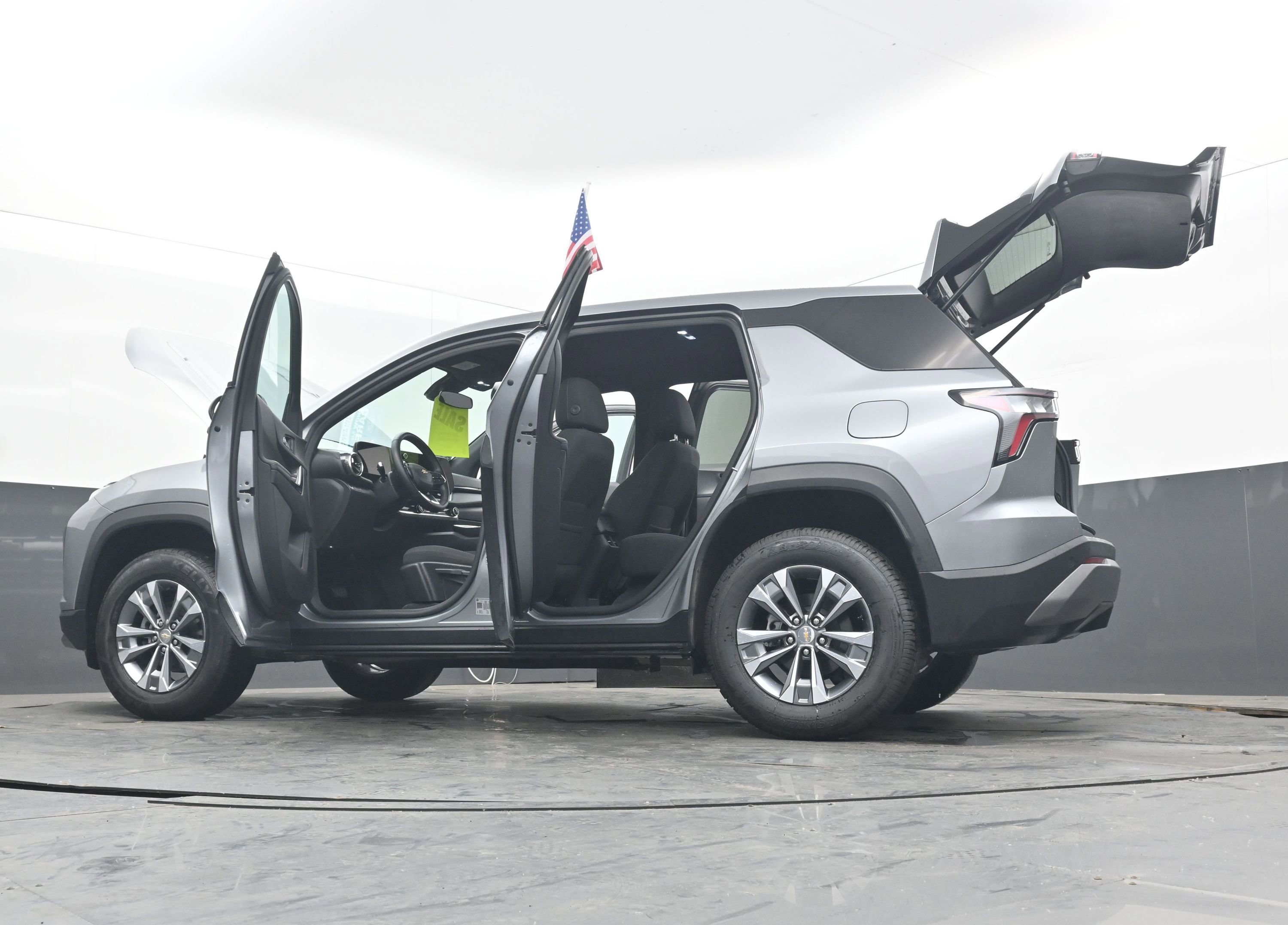 Used 2025 Chevrolet Equinox LT FWD image 44