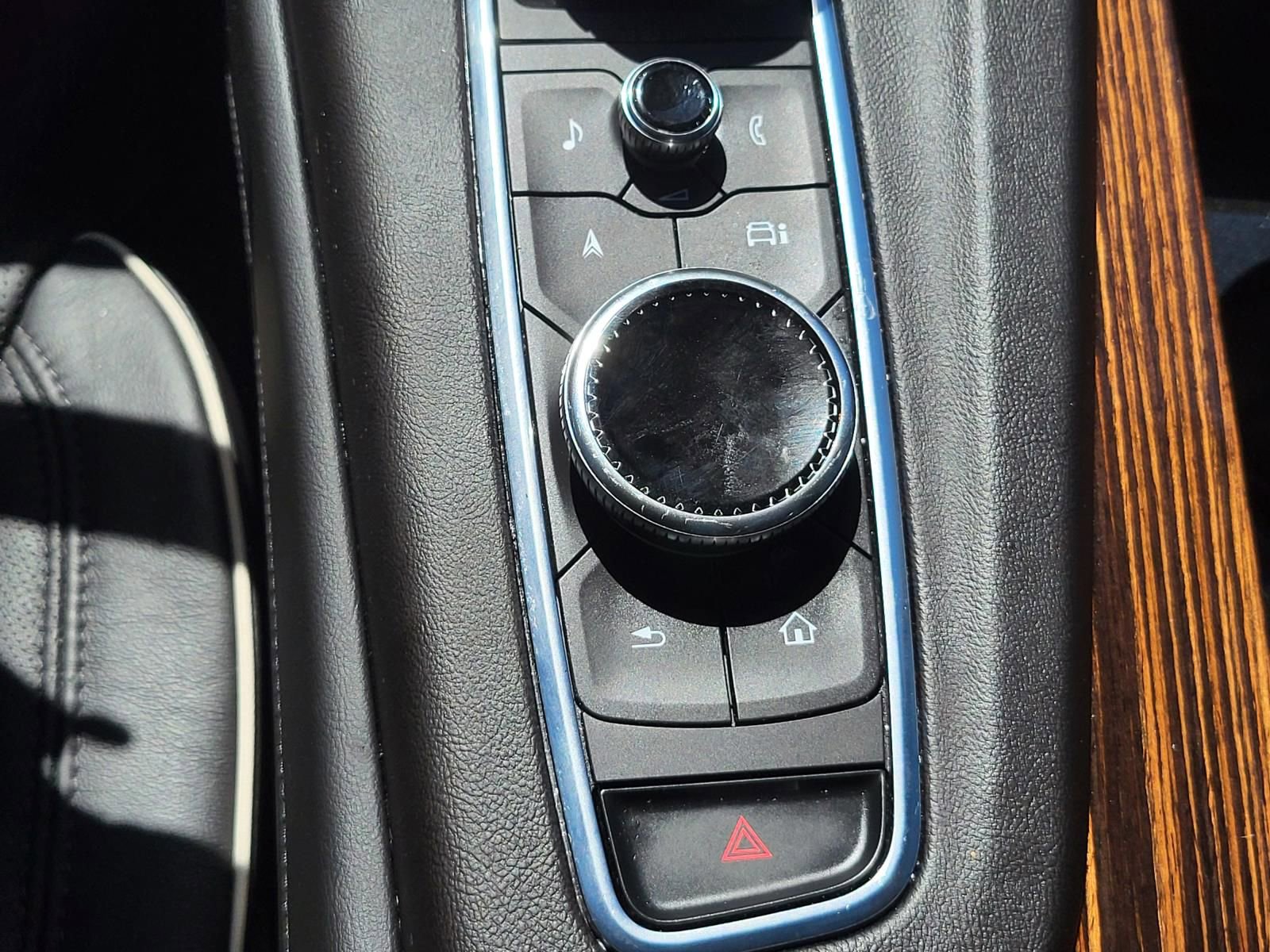 Used 2021 Cadillac Escalade ESV Premium Luxury image 31