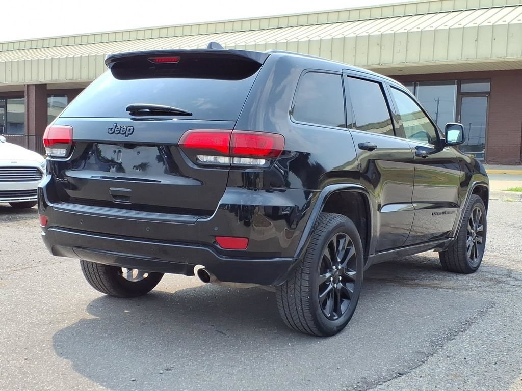 Used 2021 Jeep Grand Cherokee Laredo X AWD/4WD image 5